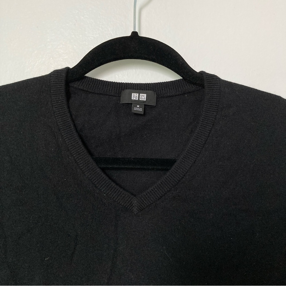 Men’s Uniqlo cashmere and cotton blend v-neck